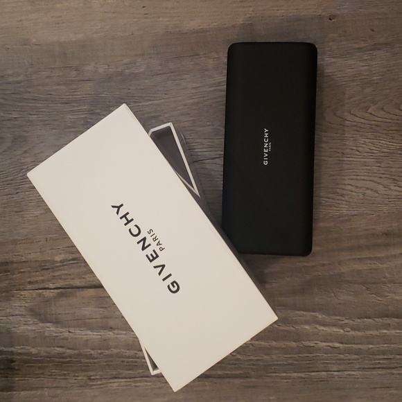 Givenchy Round Sunglasses - Picture 4 of 11